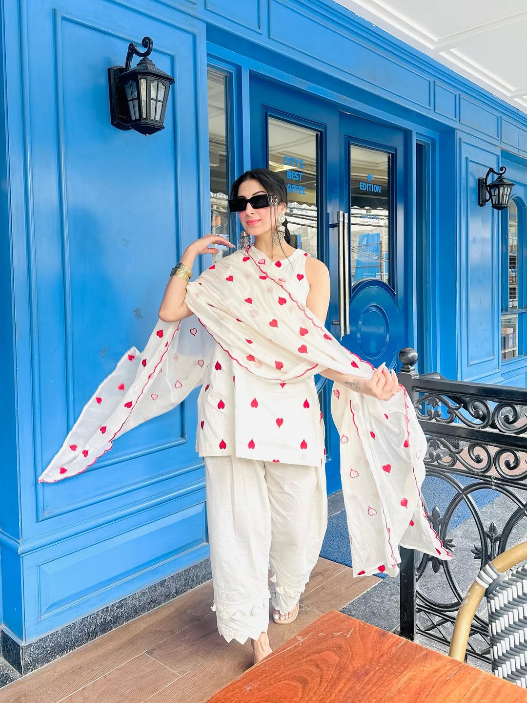 Kurta
  Pant &
  Dupatta Set – Kurti
  Pant
  Dupatta