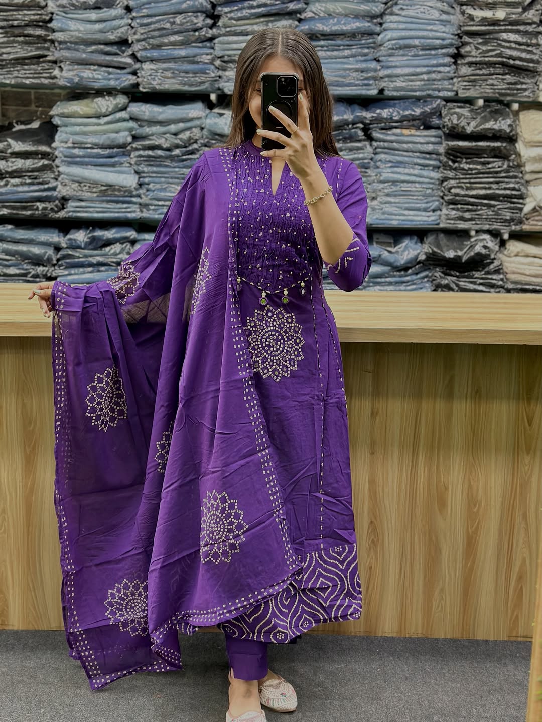 Kurta
Pant &
Dupatta Set – Kurti
Pant
Dupatta