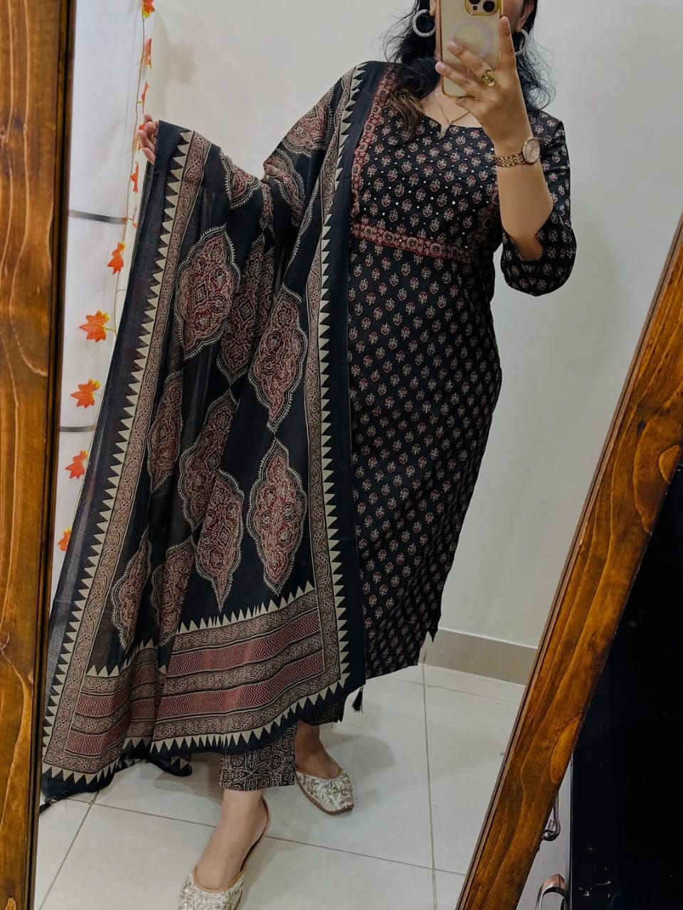 Kurta
  Pant &
  Dupatta Set - Kurti
  Pant
  Dupatta