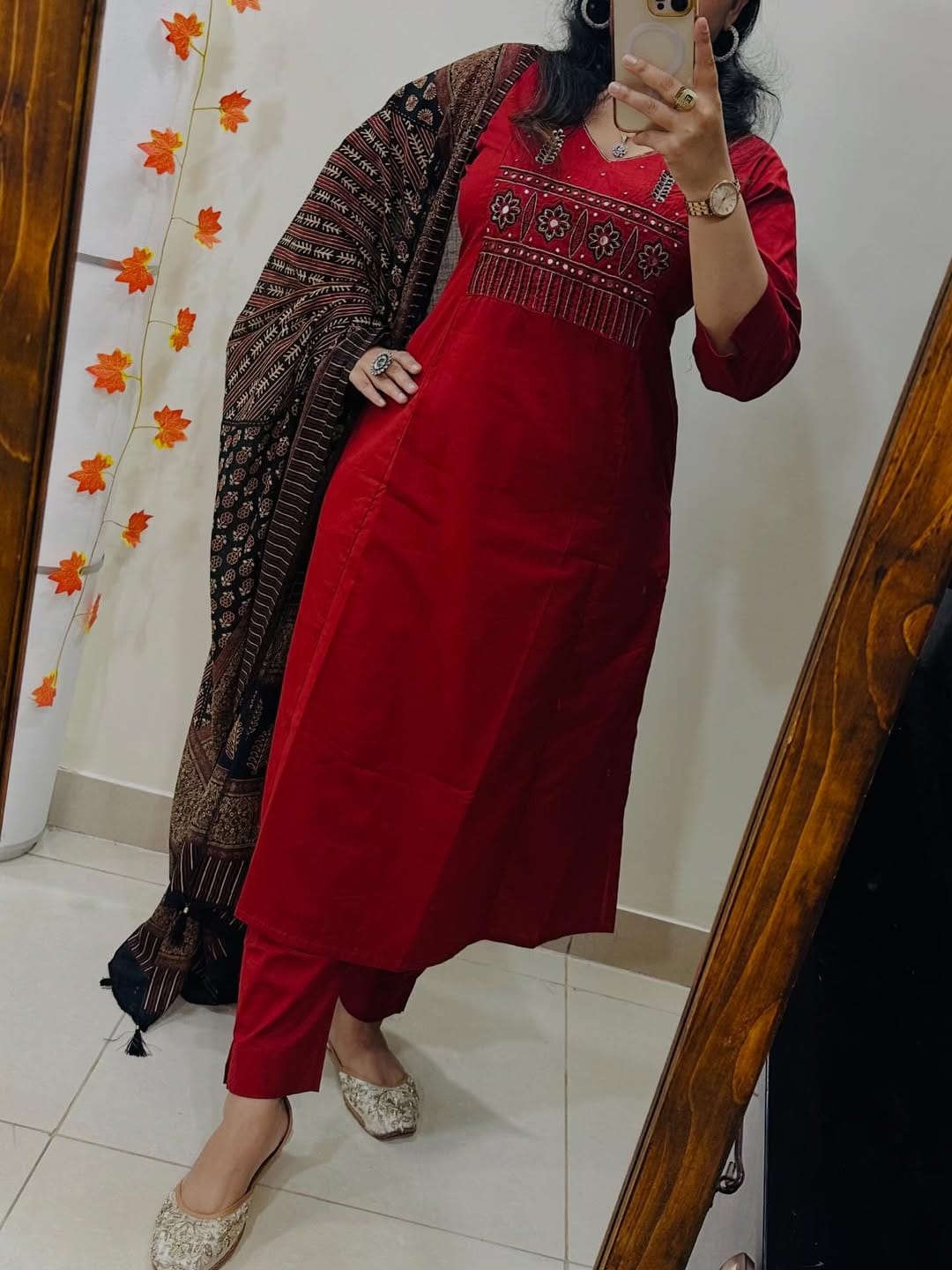 Kurta
  Pant &
  Dupatta Set - Kurti
  Pant
  Dupatta