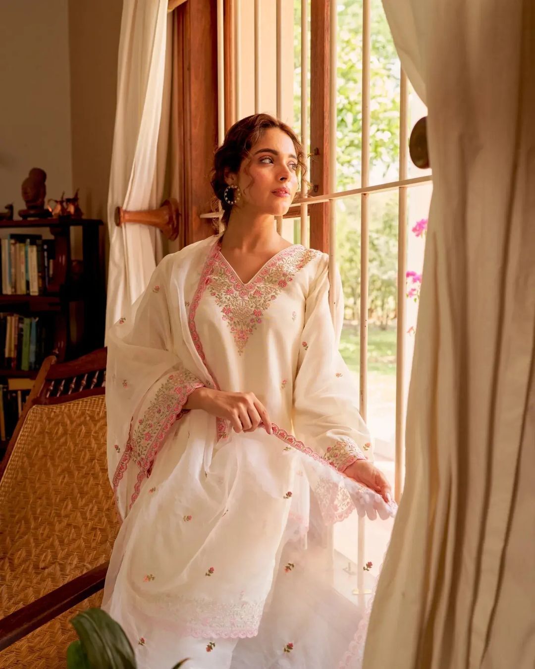 Kurta
  Pant &
  Dupatta Set - Kurti
  Pant
  Dupatta